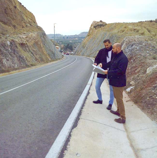 El consejero y el alcalde en su visita de hoy a la zona