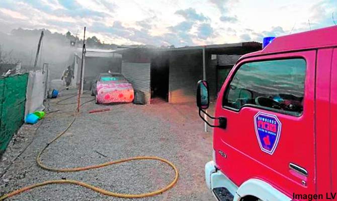 Bomberos en el lugar del suceso