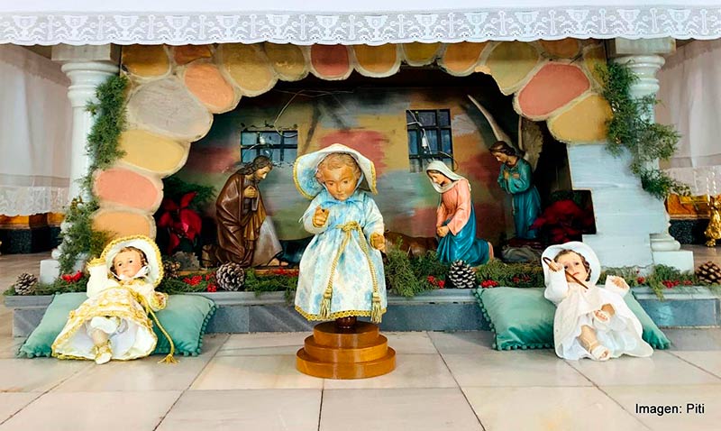 Imágenes del Niño ante el altar de la iglesia de San Pablo