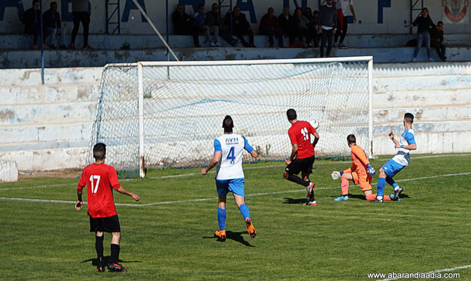 Rivarola hace el tanto de la victoria local