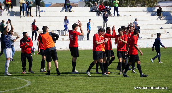 Los jugadores del Abarán saludan a la afición al término del encuentro