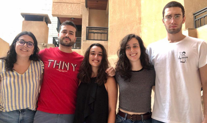 Alberto (2ºizda), junto al resto de universitarios