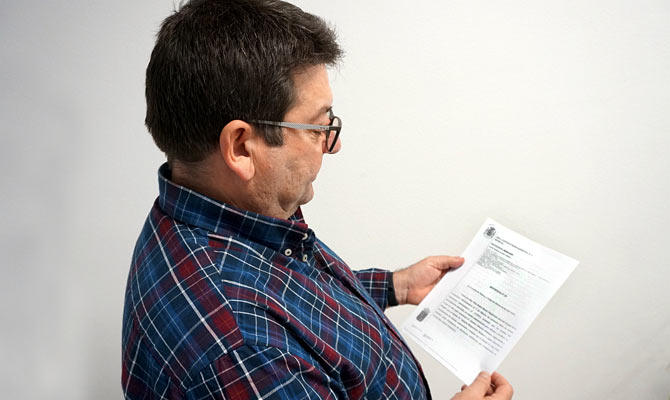 El agente Sánchez con la sentencia