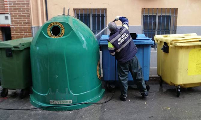 Un operario municipal, esta mañana
