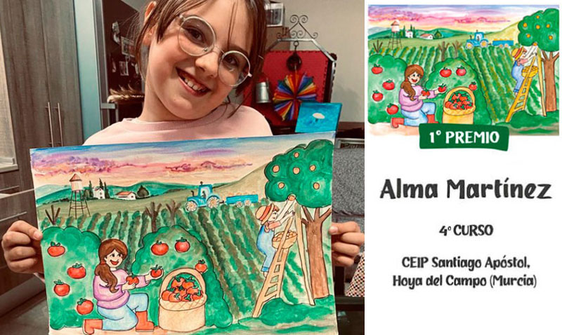 Alma con su trabajo premiado