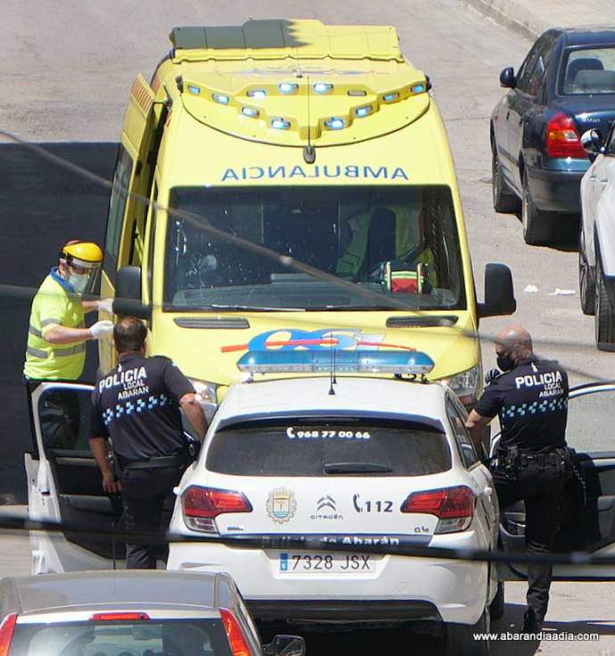 Efectivos policiales y sanitarios en el lugar