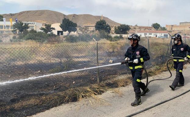 Los bomberos en su intervención del pasado miércoles  (Imagen: Claudio Caballero)