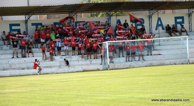Debutó a lo grande la grada de animación del Abarán CF