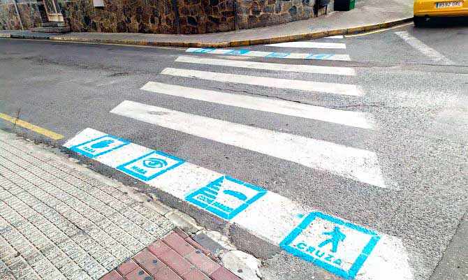 Paso de peatones junto al colegio San Pablo