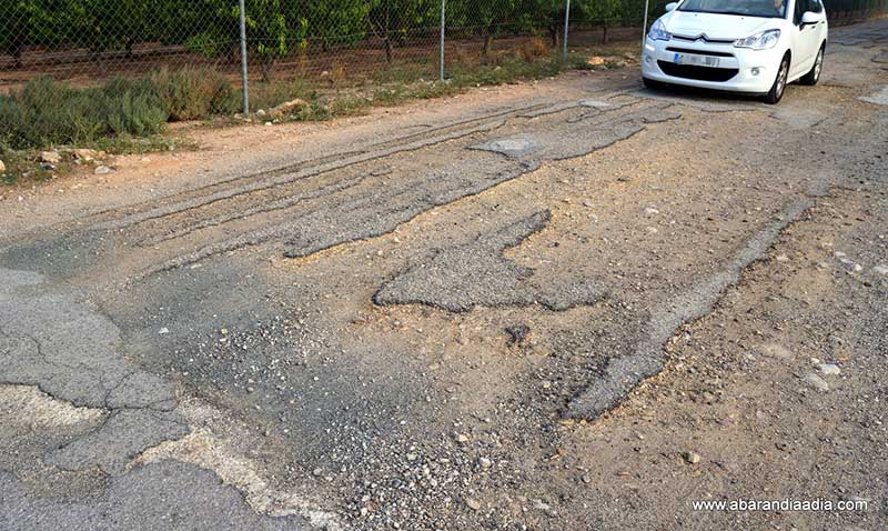 Así se encuentra uno de los caminos a reparar