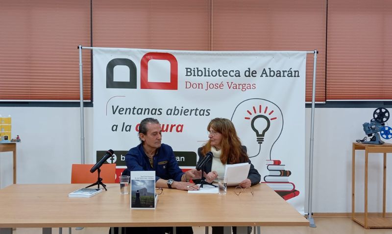 El escritor Juan Carlos Borreguero presenta en sociedad ‘El secreto del viñedo’