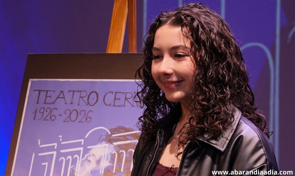 Una joven de 14 años ilustra el cartel del Centenario del Teatro Cervantes de Abarán