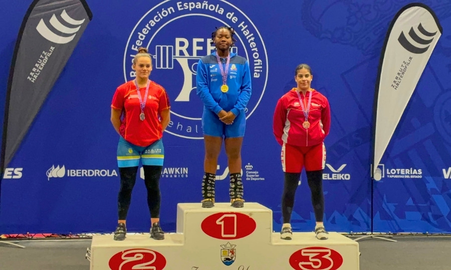 Una plata y dos bronces para la haltera Naira Martínez en el Campeonato de España Júnior