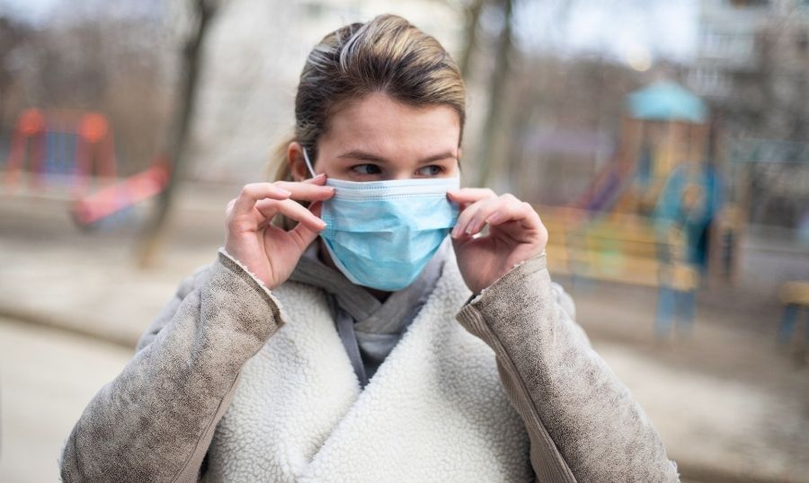 Vuelve el uso obligatorio de la mascarilla en hospitales y centros sanitarios debido al aumento de infecciones respiratorias