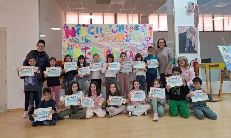 Una noche mágica en la biblioteca de Abarán con “Pasa una noche en la biblioteca”