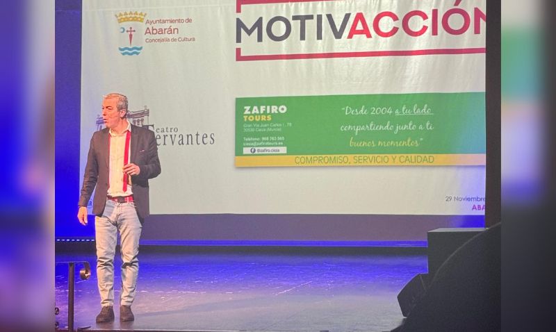 Crónica de una noche memorable en Abarán con 'Motivacción' del Sr. Corrales