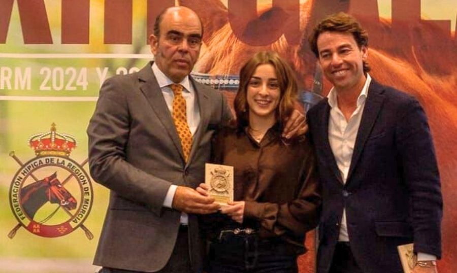 La abaranera Mar Blesa, protagonista en la Gala Hípica de Murcia con tres premios