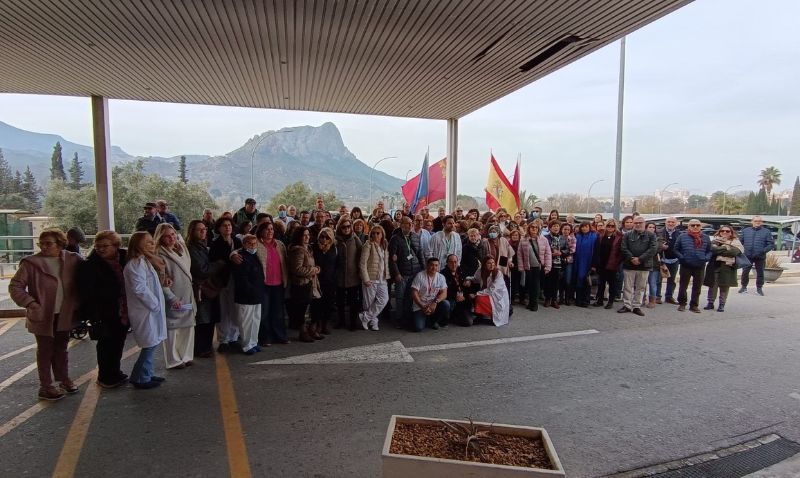 Trabajadores del Hospital de Cieza se manifiestan y denuncian la falta de personal
