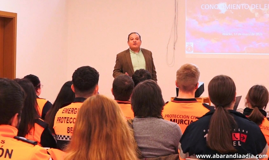 Los de naranja se forman en Abarán para combatir incendios forestales con seguridad