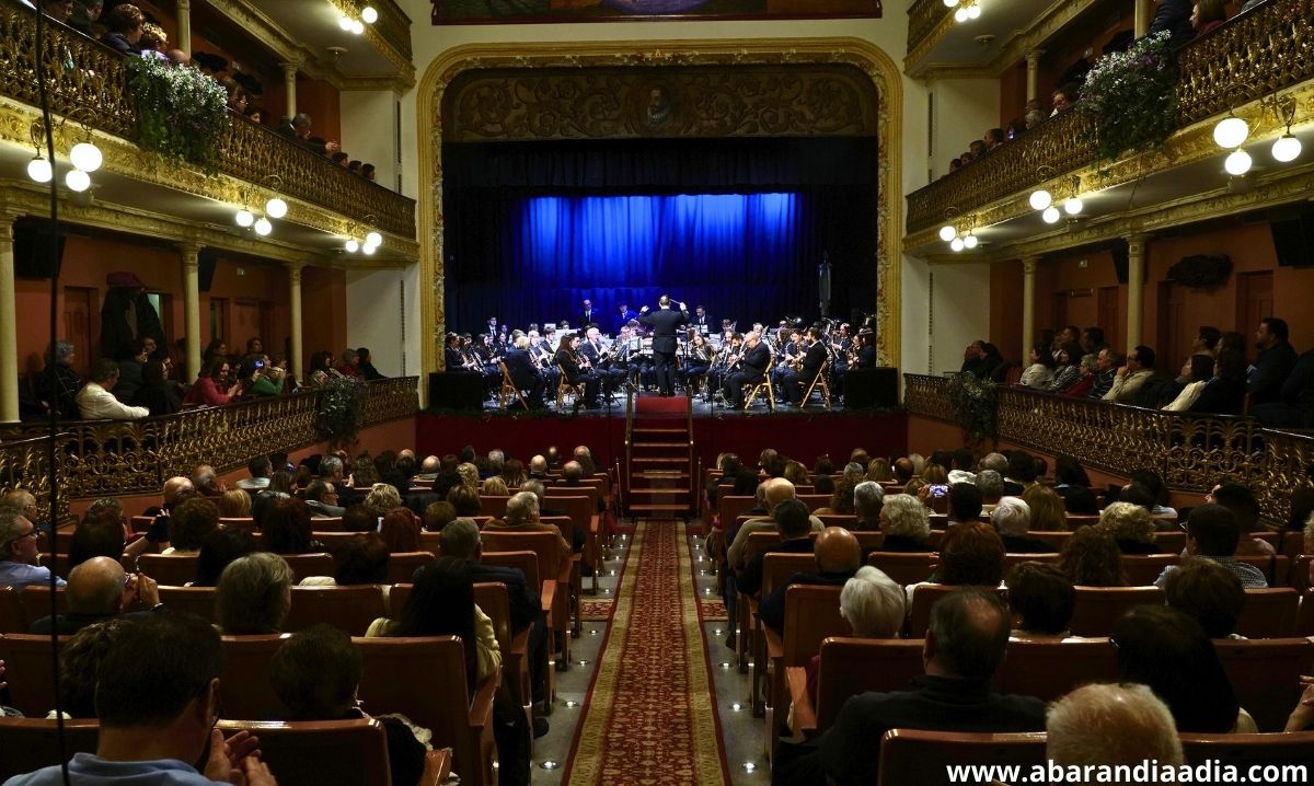 El Cervantenario alza el telón con la Banda Primitiva de Llíria y un lleno histórico