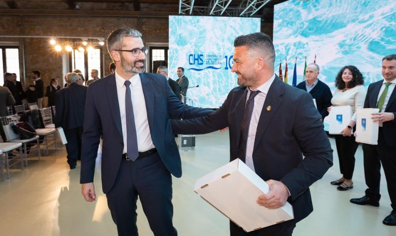 Abarán recibe un distintivo de la CHS en el marco de su centenario