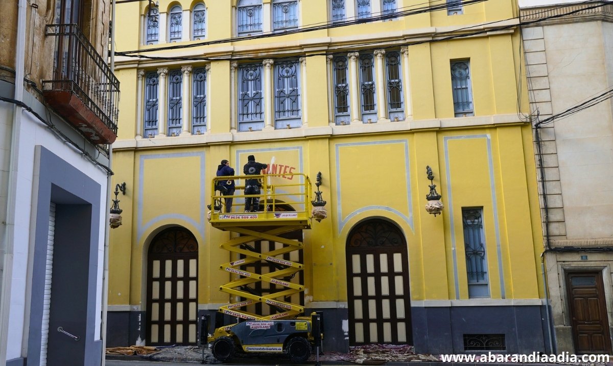 El Teatro Cervantes de Abarán se pone guapo para lucir la mejor imagen en su centenario