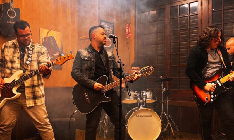 El abaranero Fran Buitrago estrena el videoclip de su primer tema, ‘Del Revés’