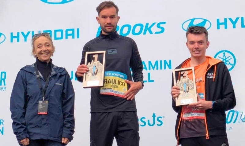 Raúlico hace historia al conseguir el récord de España FEDDI de media maratón