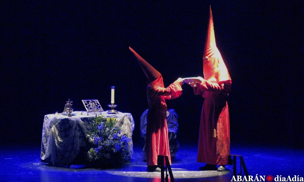 'Encuentro': un nuevo enfoque al tradicional libro de la Semana Santa de Abarán
