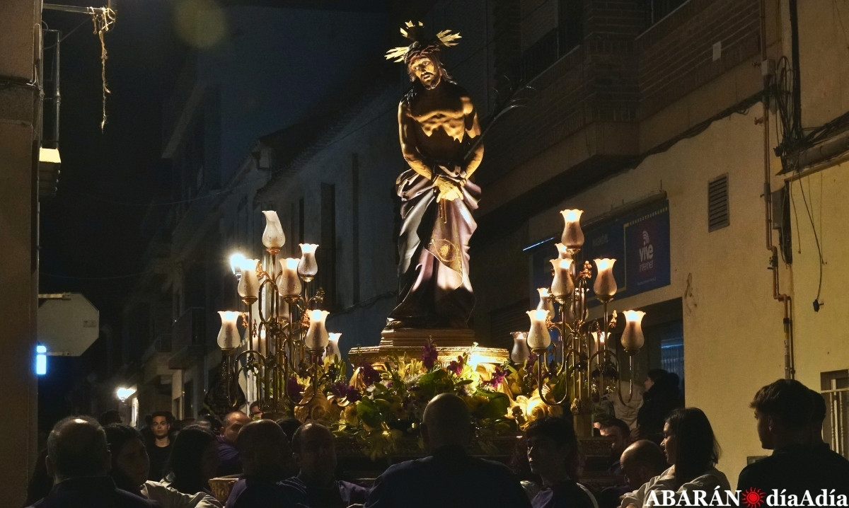 La imagen del Ecce Homo llega al Salón de Tronos en un traslado participativo