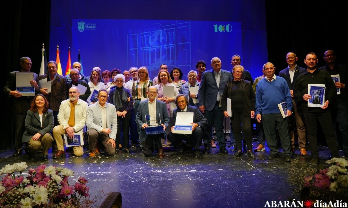 Abarán rinde homenaje a un siglo de historia de los protagonistas del Teatro Cervantes