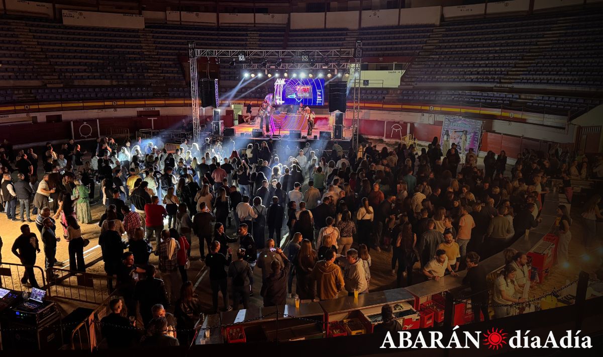Éxito de Abarán Baila 2026: cerca de 900 personas disfrutaron de una noche inolvidable en la Plaza de Toros