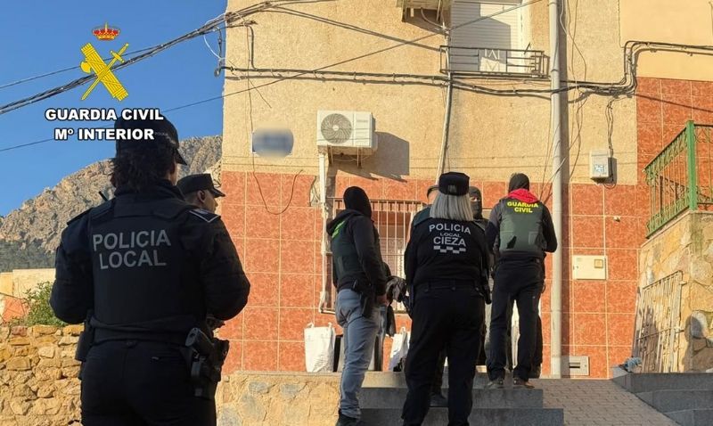 La Guardia Civil detiene a 11 personas en Cieza por una red de droga