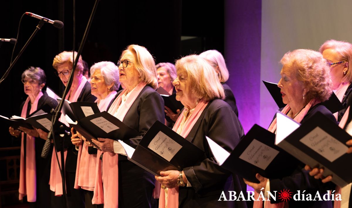 Mañana de música y homenajes en el XXV Certamen de Masas Corales