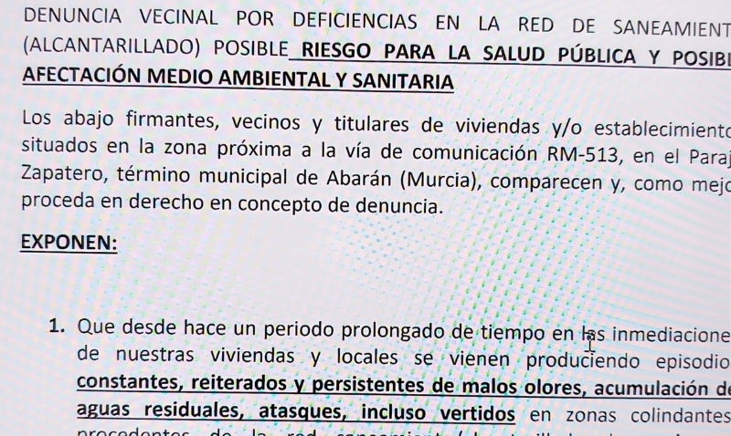 Vecinos del Paraje Zapatero: «Llevamos semanas soportando un olor nauseabundo»