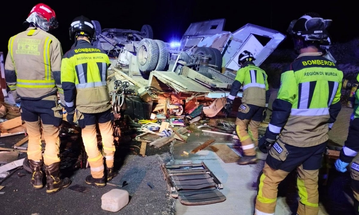 Un hombre herido tras volcar su autocaravana en la A-33 a su paso por Abarán