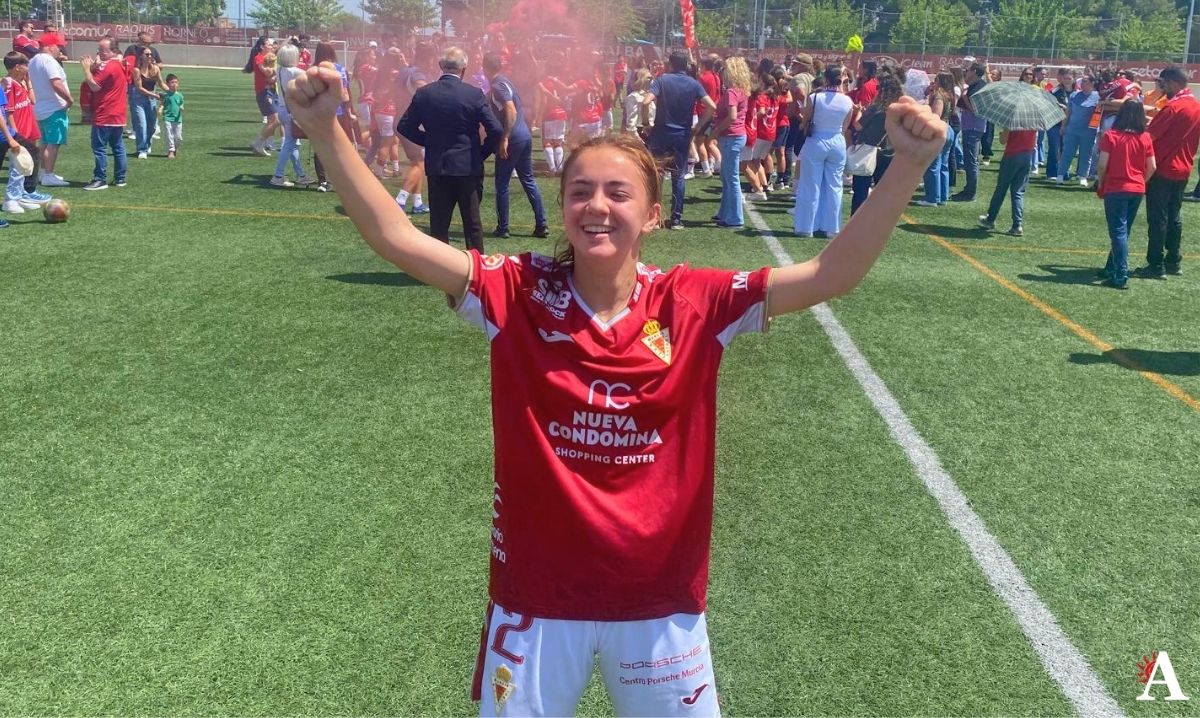 Martina hace historia con el Real Murcia Femenino: ¡a Segunda, oe, a Segunda, oe!
