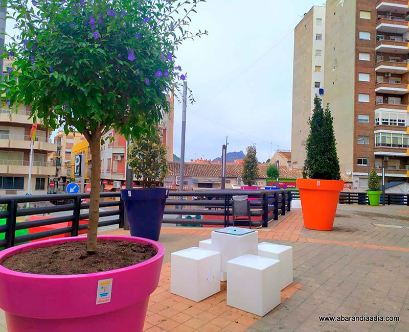 Nueva ornamentación en plaza de la Zarzuela