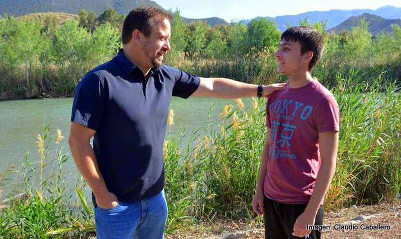 El agente y el menor al que salvó la vida