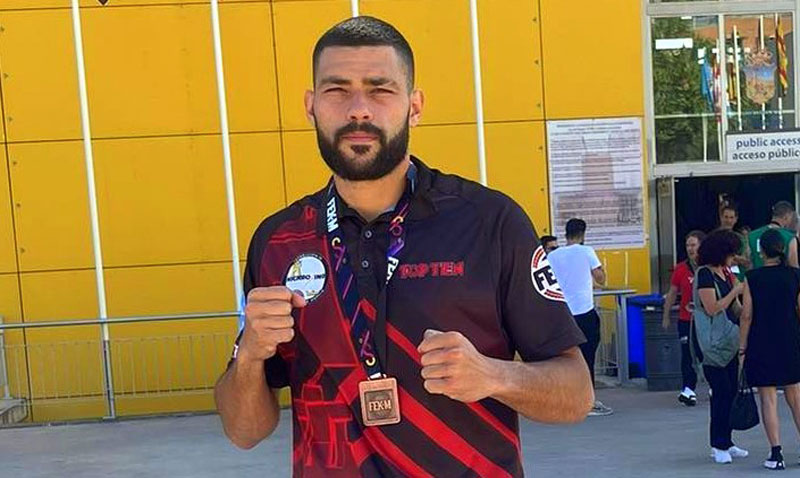 Flavio con su meritoria medalla