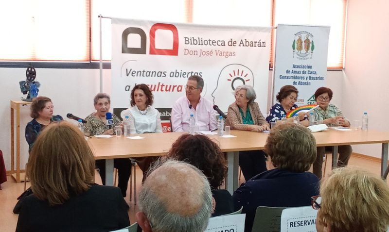 Abarán reúne a tres de las presidentas de las amas de casa por su 50 aniversario