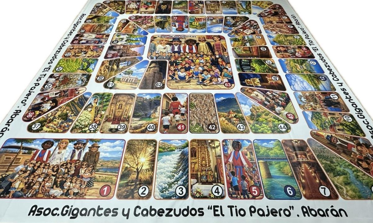 La Asociación ‘El Tío Pajero’ convierte las tradiciones de Abarán en un juego gigantero