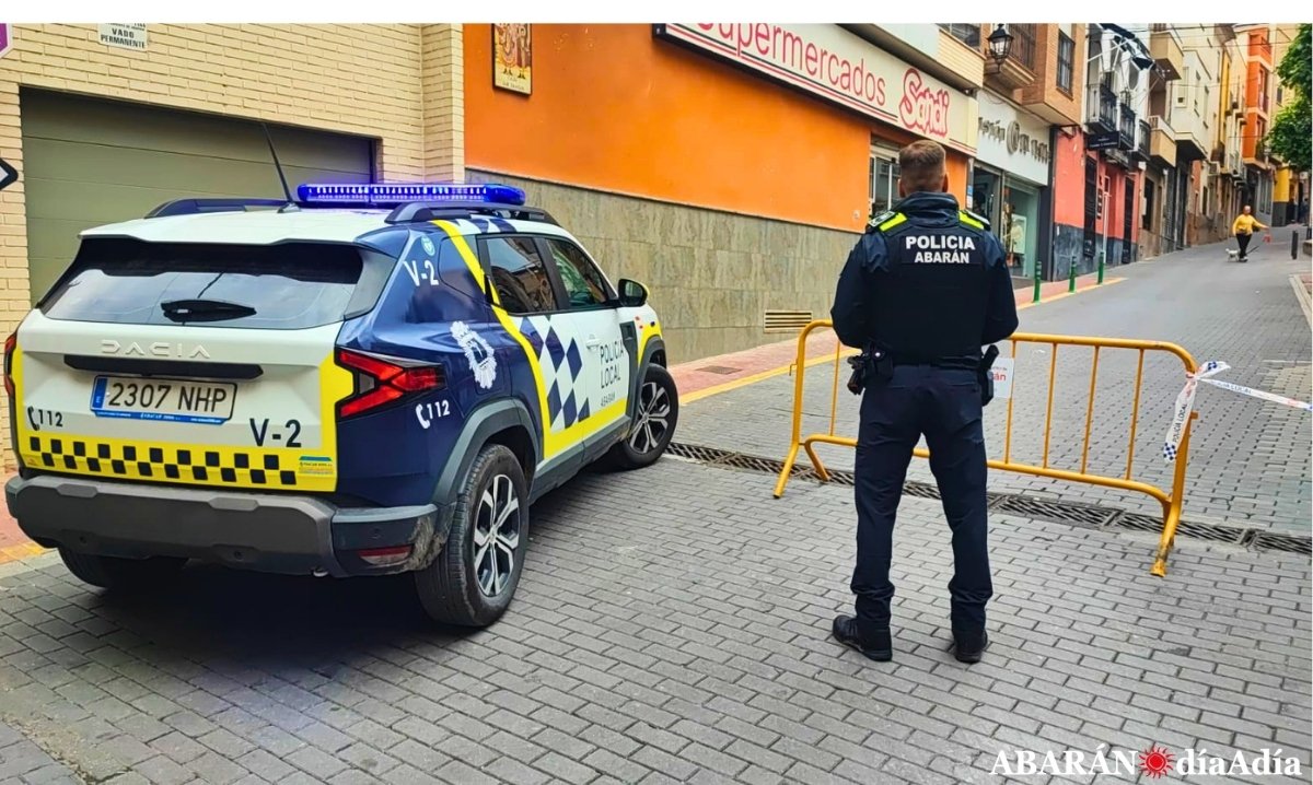 Se reanuda el tráfico en la calle San Damián tras el derrumbe de parte de un tejado