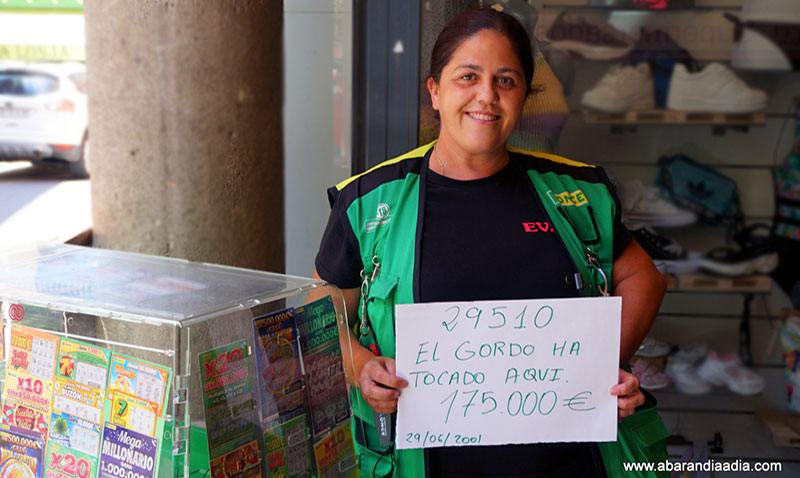 Eva María en su punto habitual de venta