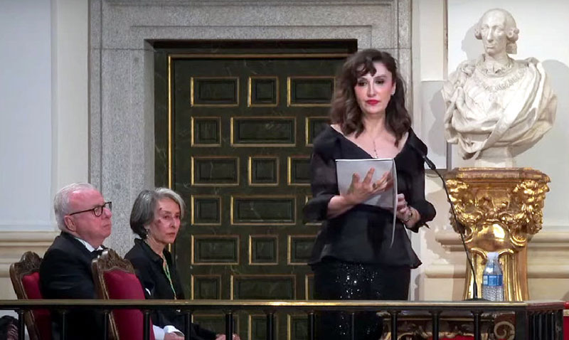 La cantante durante el acto de su investidura