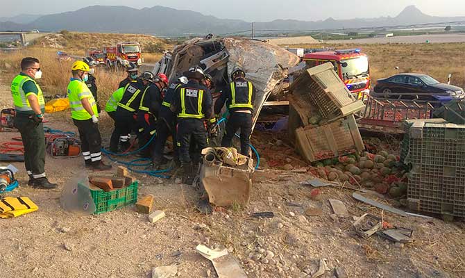 Bomberos trabajando en el lugar