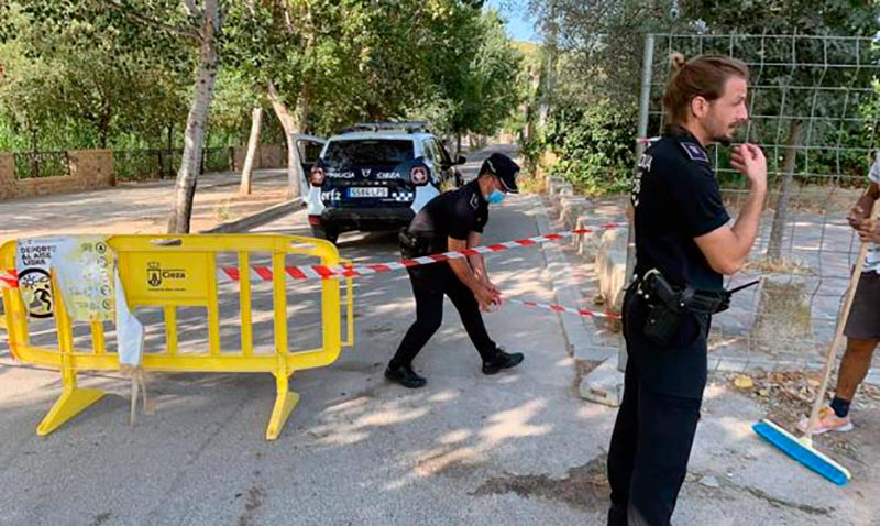 Agentes policiales acordonan la zona  Imagen: Claudio Caballero