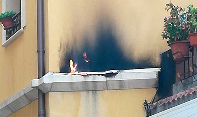 Llamas saliendo del cableado afectado