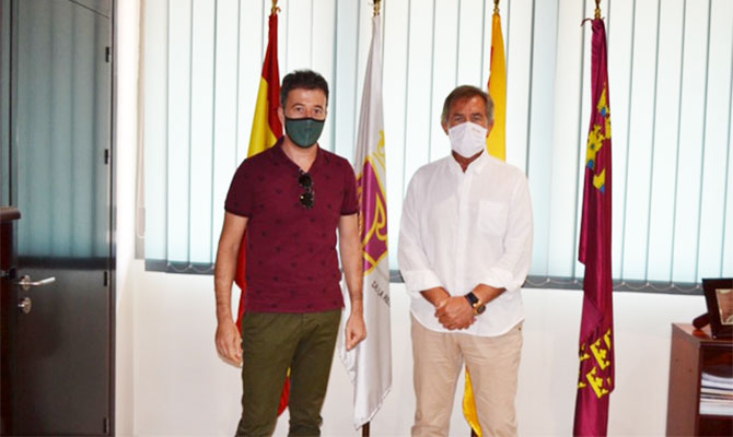 El Alcalde de Blanca juntoa al presidente de la FFRM