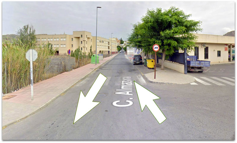 La calle Almazara se habilita de doble sentido este viernes durante la mañana